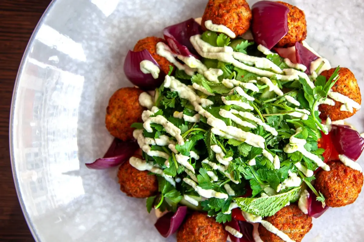 Falafel Salat Gastgarten Wien Hackl Gastro